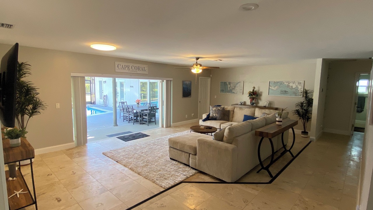 Photo of Livingroom in Yacht Club