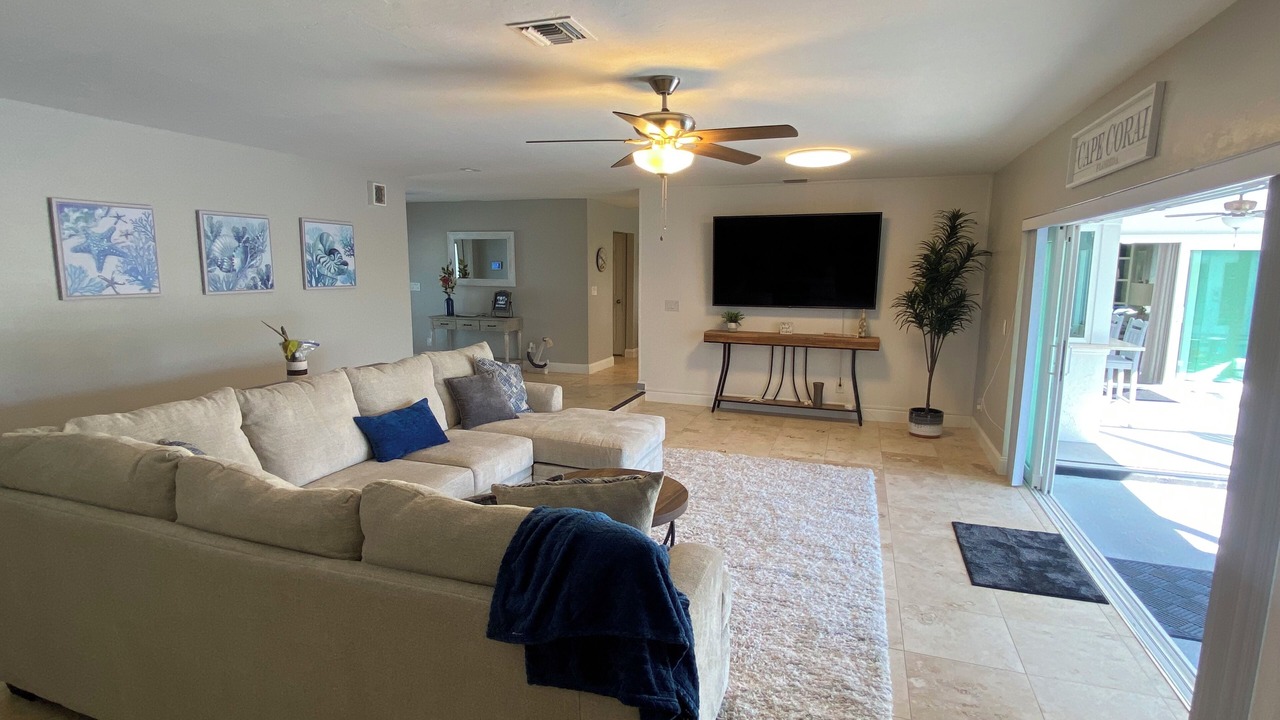Photo of Livingroom in Yacht Club