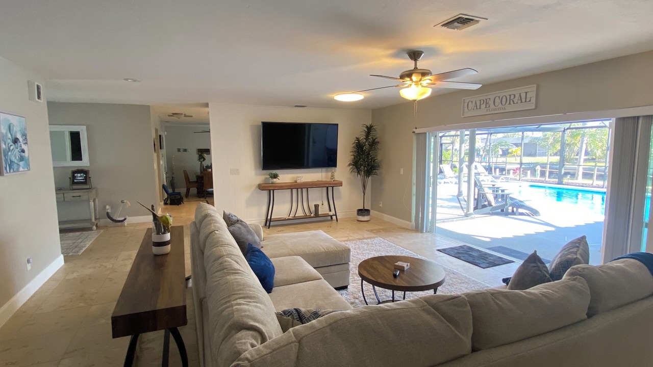 Photo of Livingroom in Yacht Club