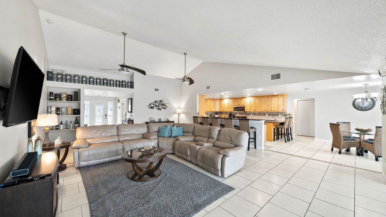 Photo of Livingroom in Yacht Club