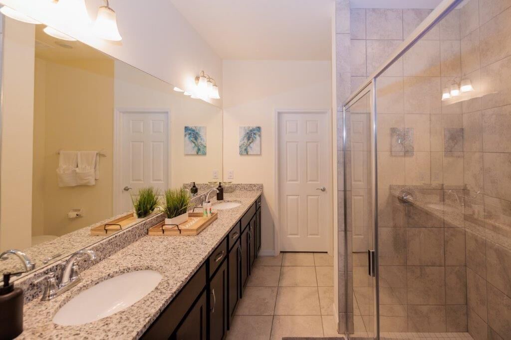 Photo of Bathroom in Trafalgar