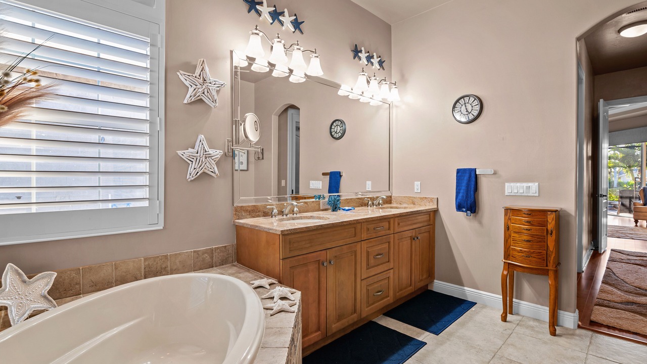 Photo of Bathroom in Caloosahatchee