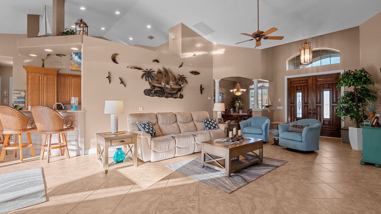 Photo of Livingroom in Caloosahatchee