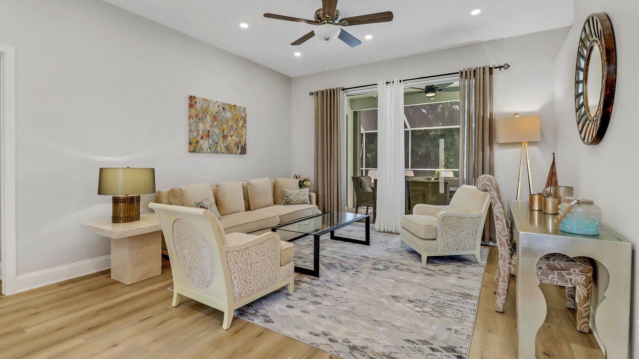 Photo of Livingroom in Central Naples