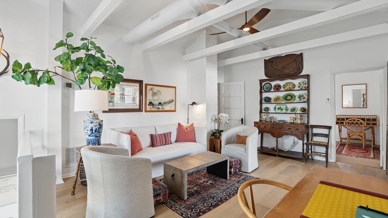 Photo of Livingroom in Old Naples