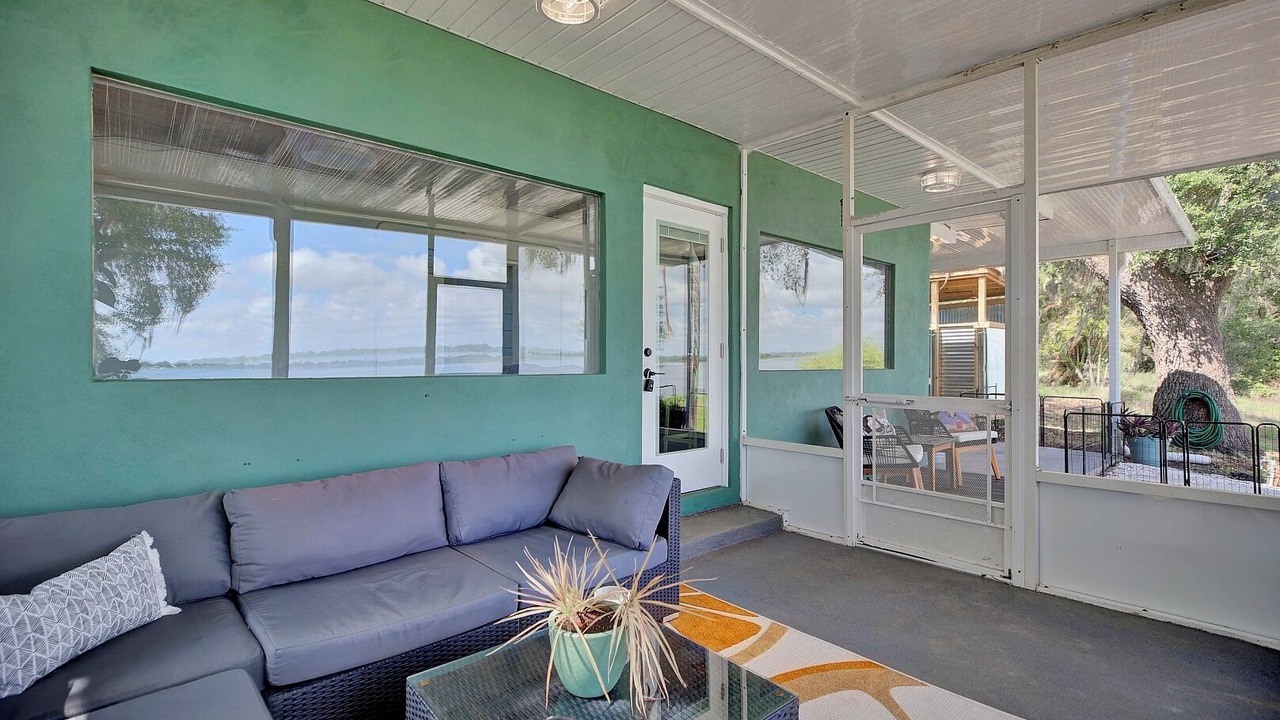 Photo of Livingroom in Avon Park