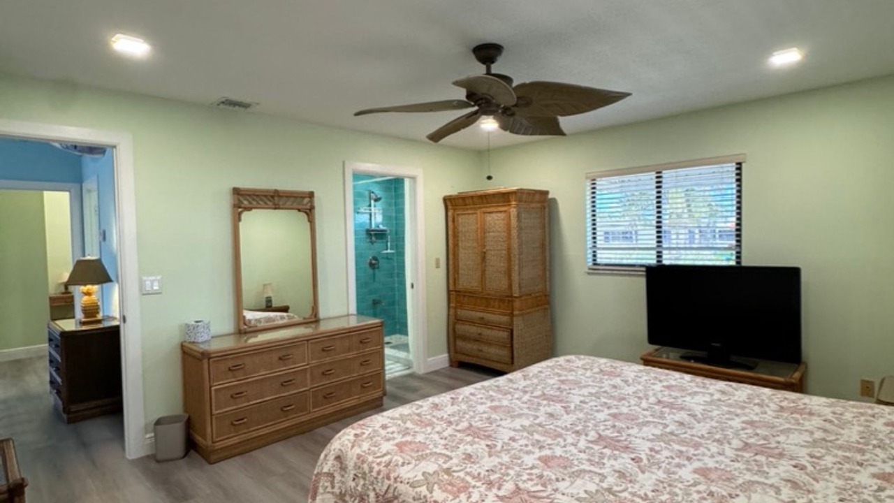 Photo of Bedroom in Venetian Shores
