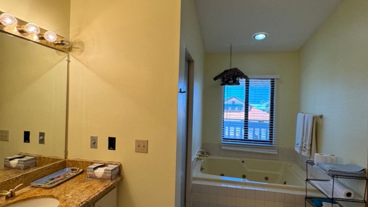 Photo of Bathroom in Venetian Shores