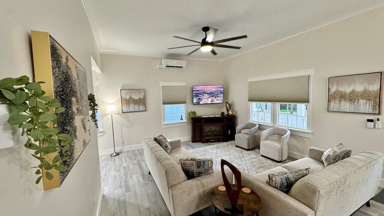 Photo of Livingroom in Uptown