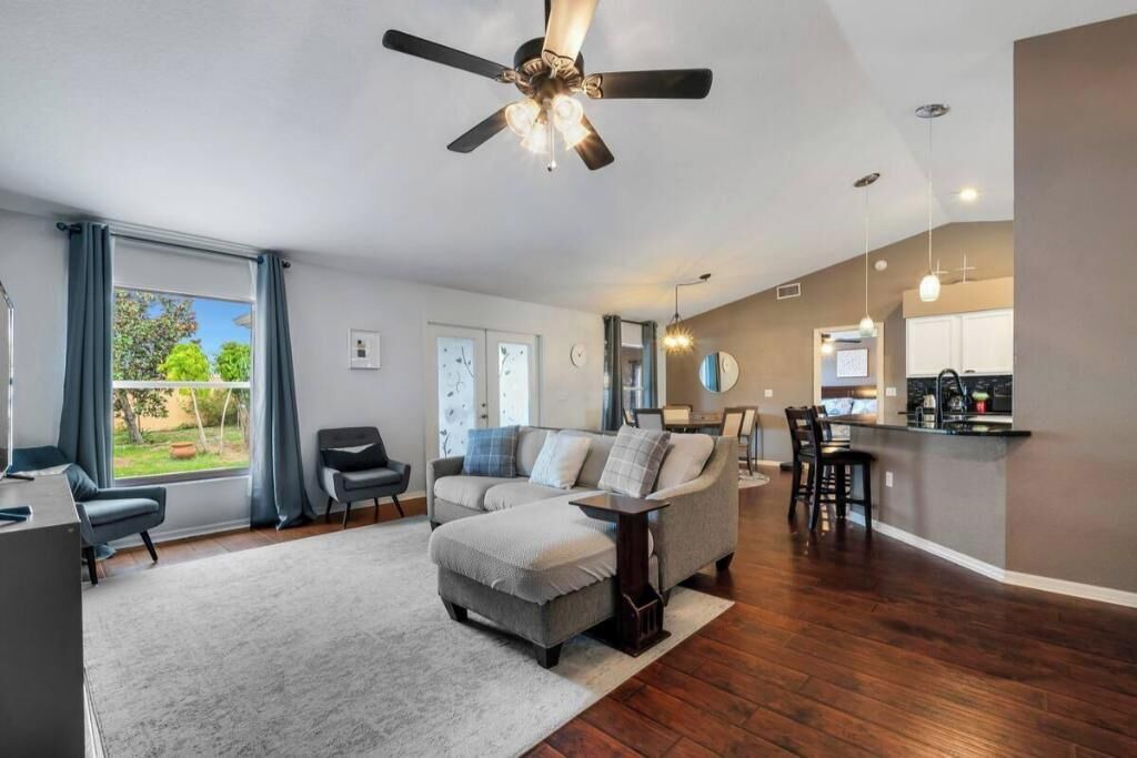 Photo of Livingroom in Winter Haven