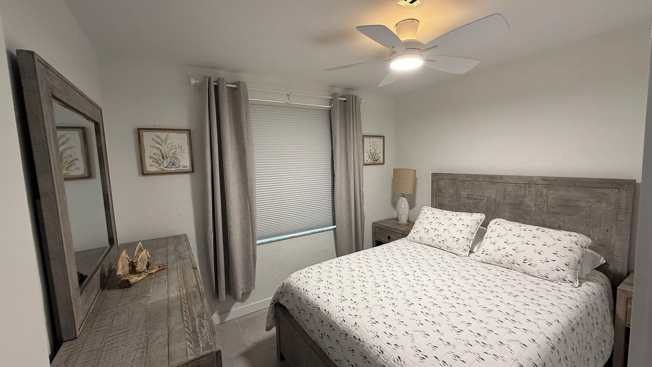 Photo of Bedroom in Golden Beach