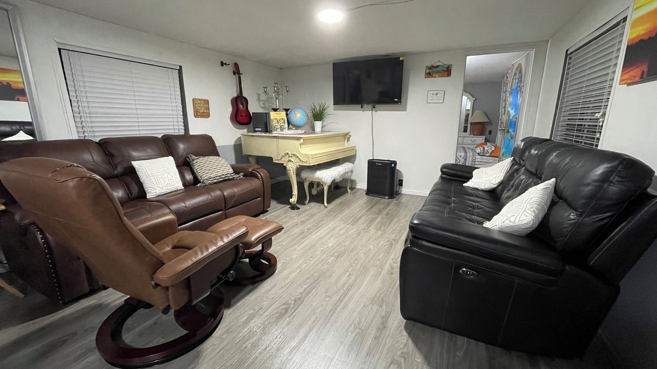 Photo of Livingroom in Bearss Plaza