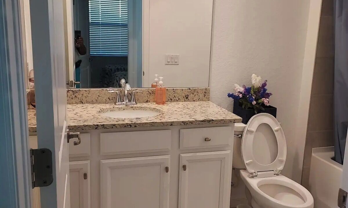 Photo of Bathroom in River Hall
