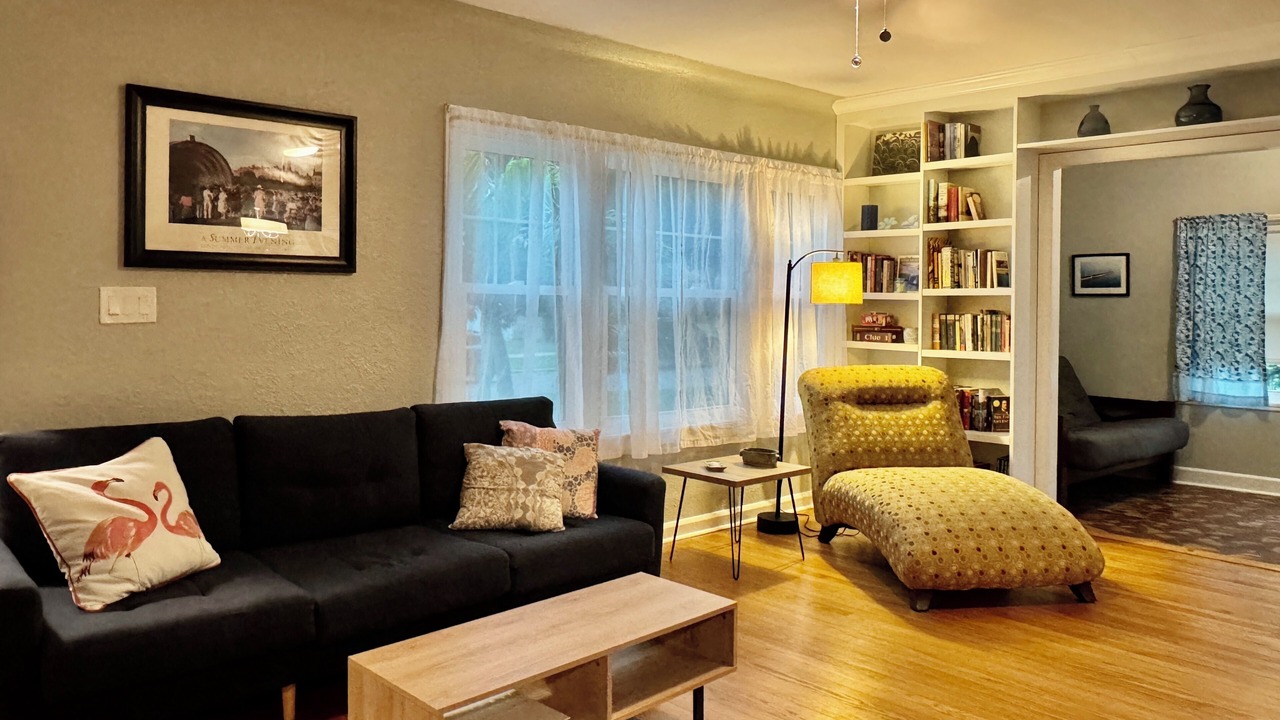 Photo of Livingroom in Crescent Heights