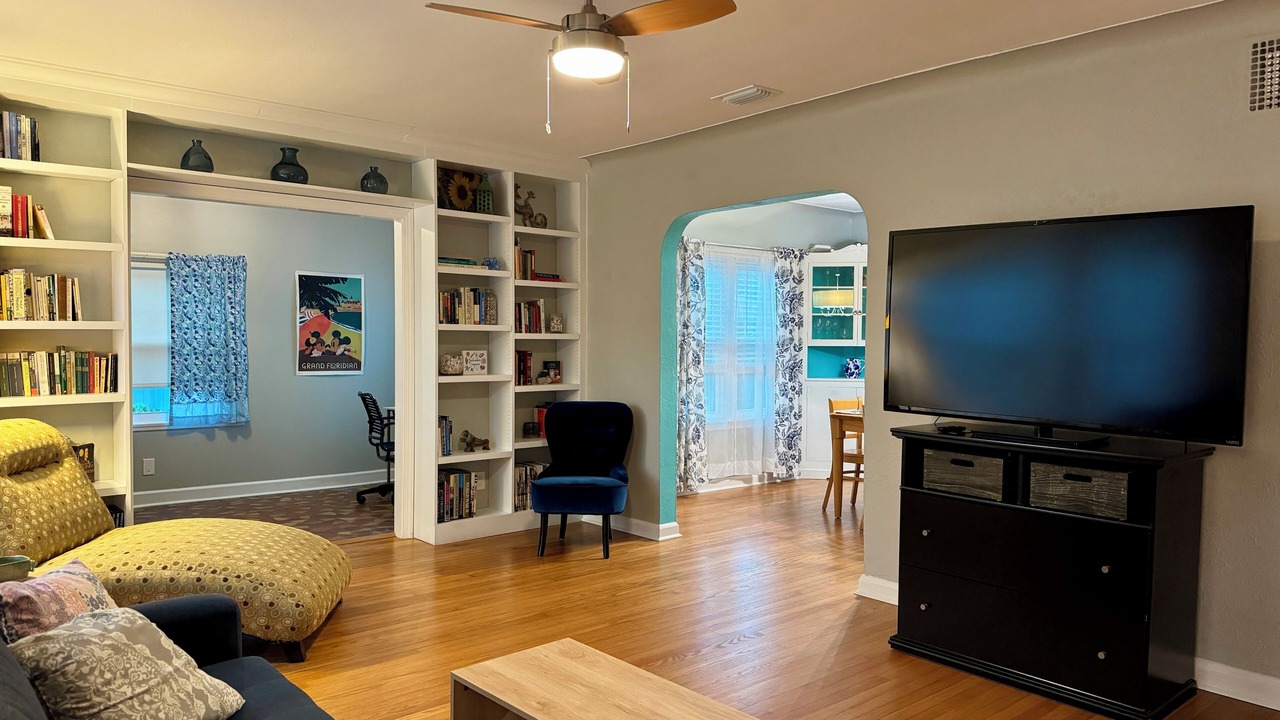 Photo of Livingroom in Crescent Heights
