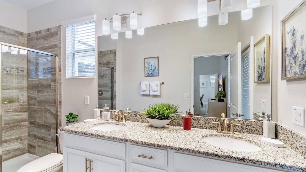Photo of Bathroom in Bay Lake