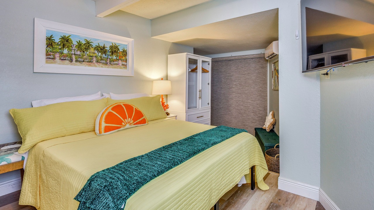 Photo of Bedroom in Bay Colony