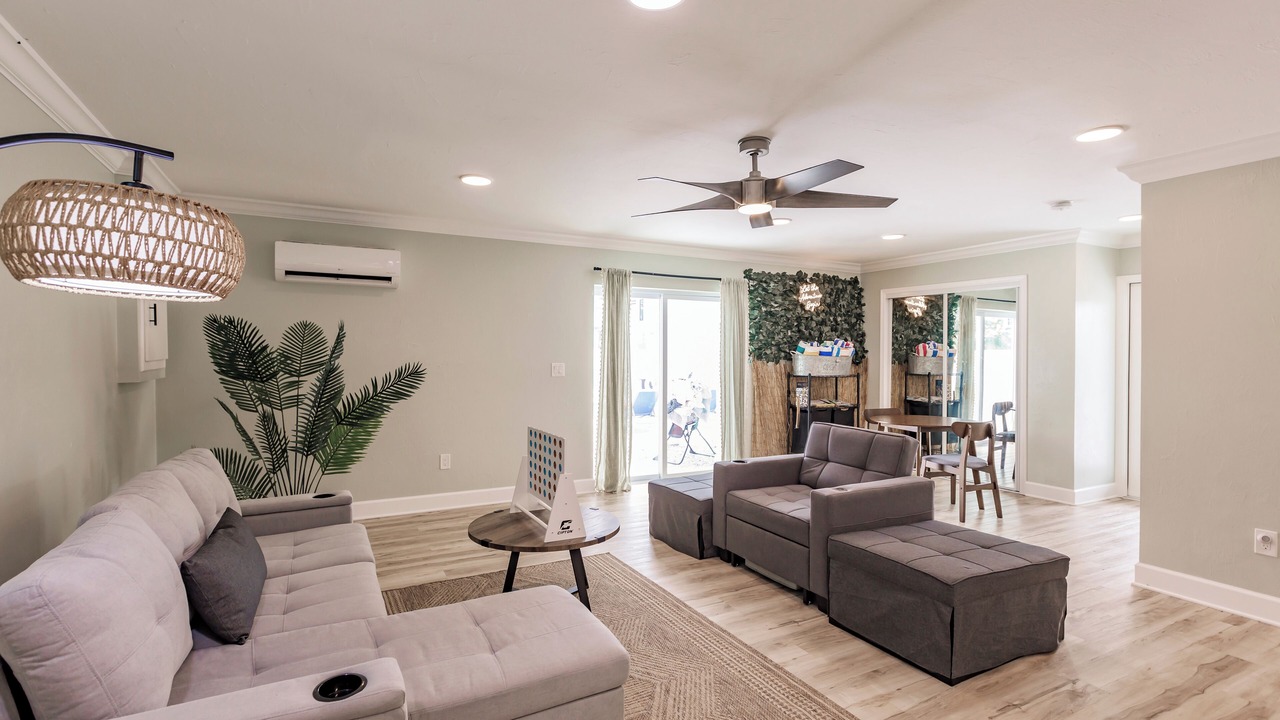 Photo of Livingroom in Laguna Shores