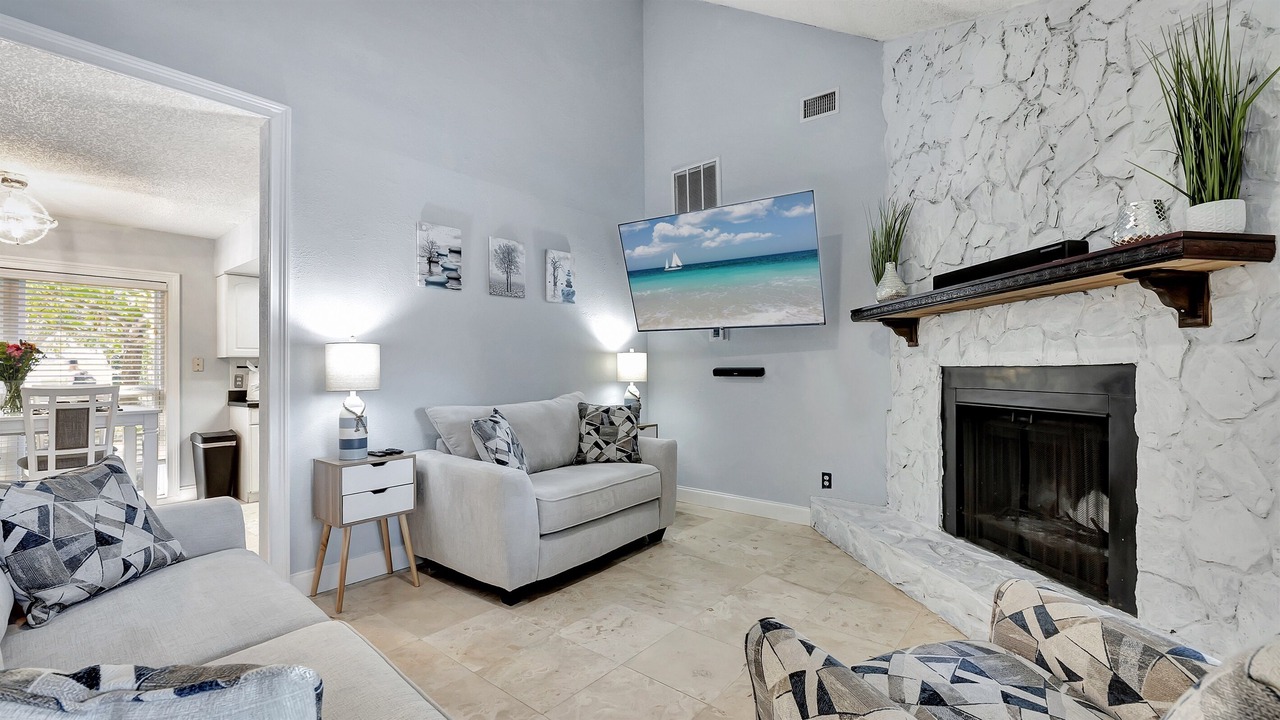 Photo of Livingroom in Bearss Plaza