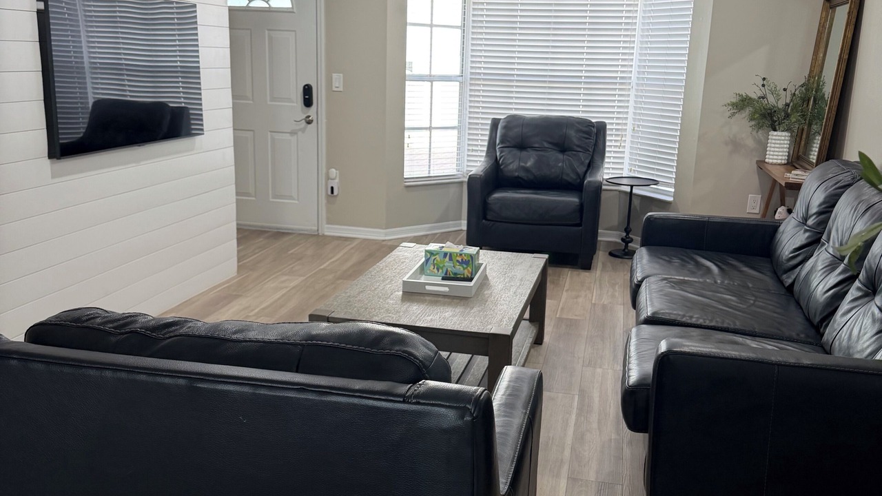 Photo of Livingroom in Courier City - Oscawana