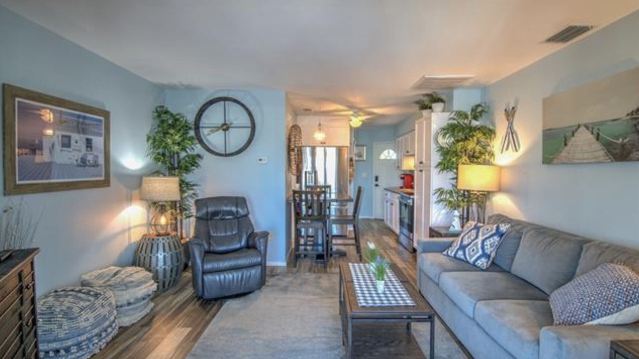 Photo of Livingroom in Saint James City