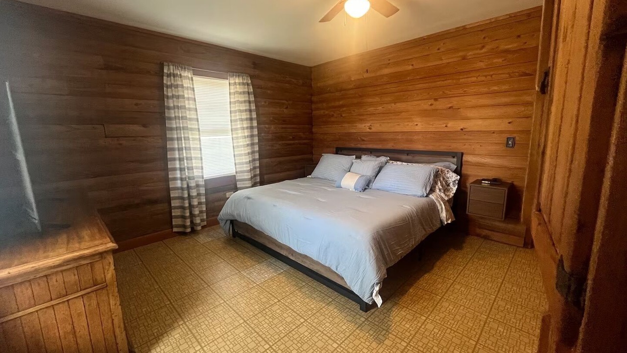 Photo of Bedroom in Okeechobee