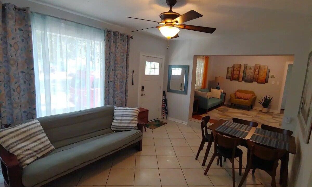 Photo of Livingroom in Lakewood Estates