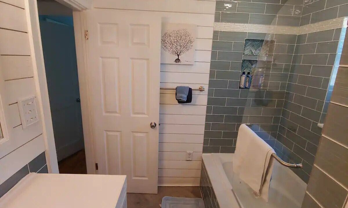 Photo of Bathroom in Lakewood Estates