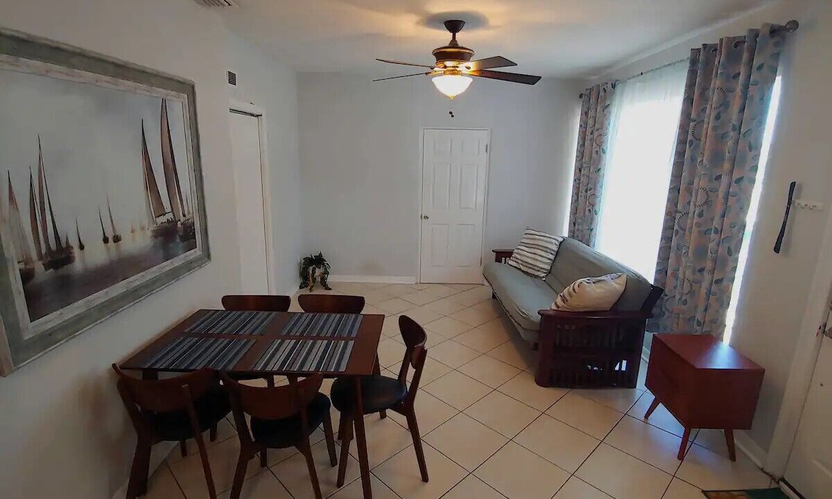 Photo of Livingroom in Lakewood Estates