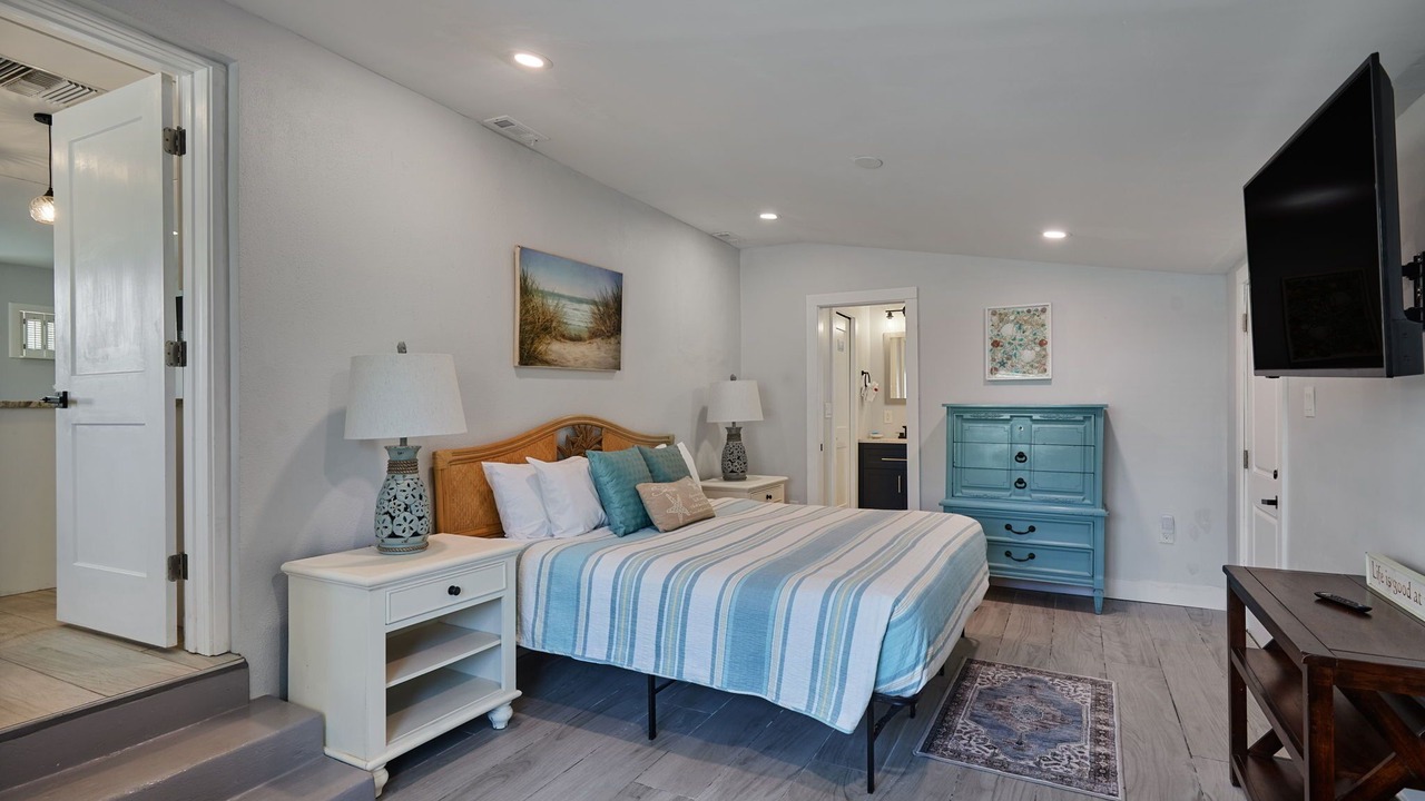 Photo of Bedroom in Mid Island