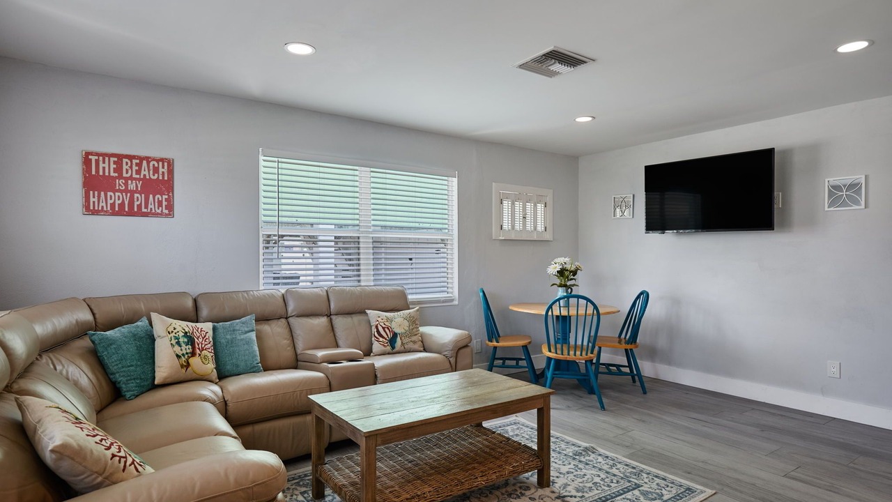 Photo of Livingroom in Mid Island