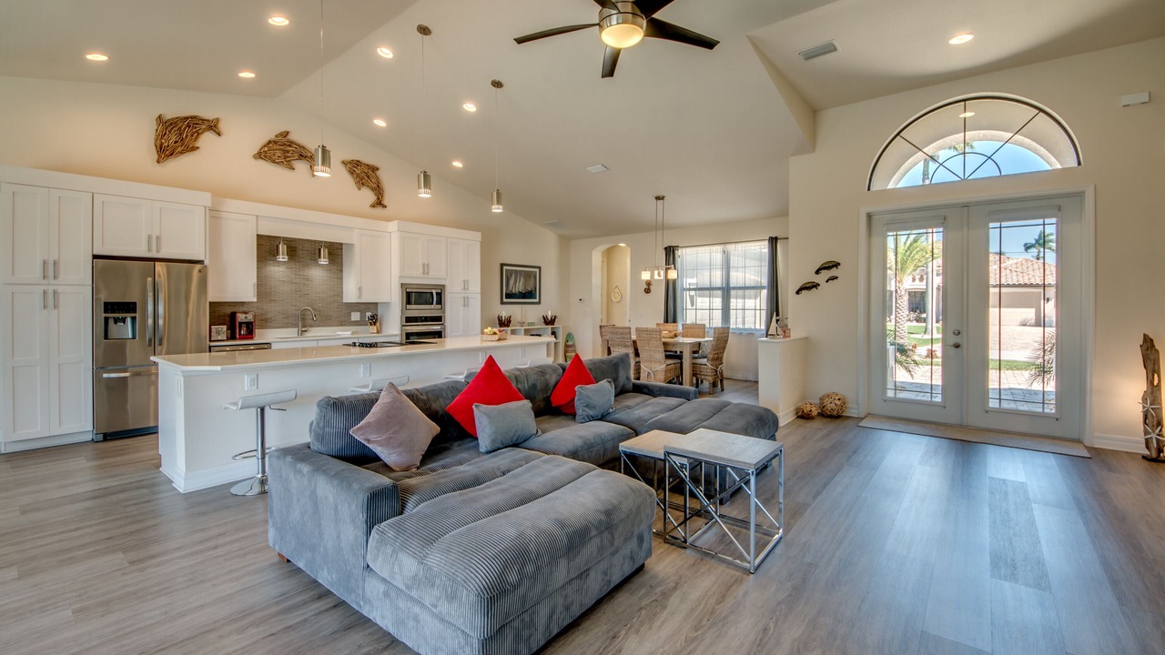 Photo of Livingroom in Yacht Club