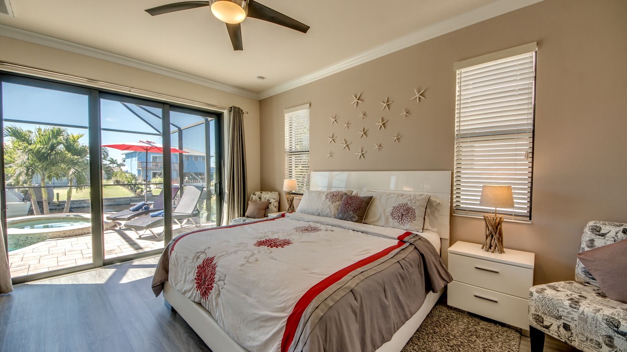 Photo of Bedroom in Yacht Club