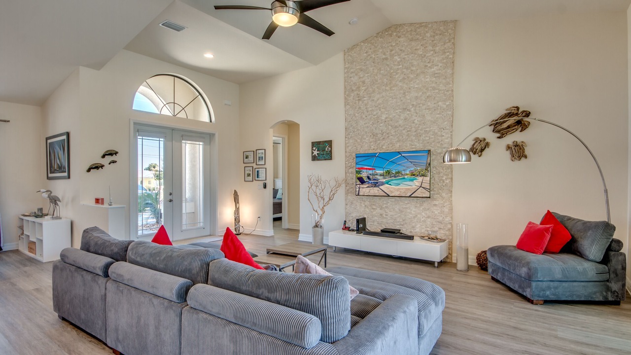 Photo of Livingroom in Yacht Club