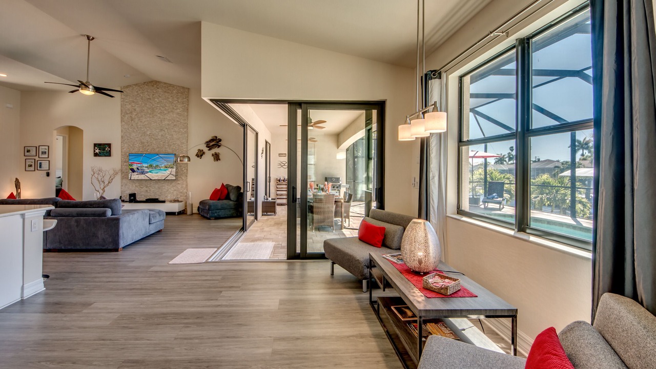 Photo of Livingroom in Yacht Club