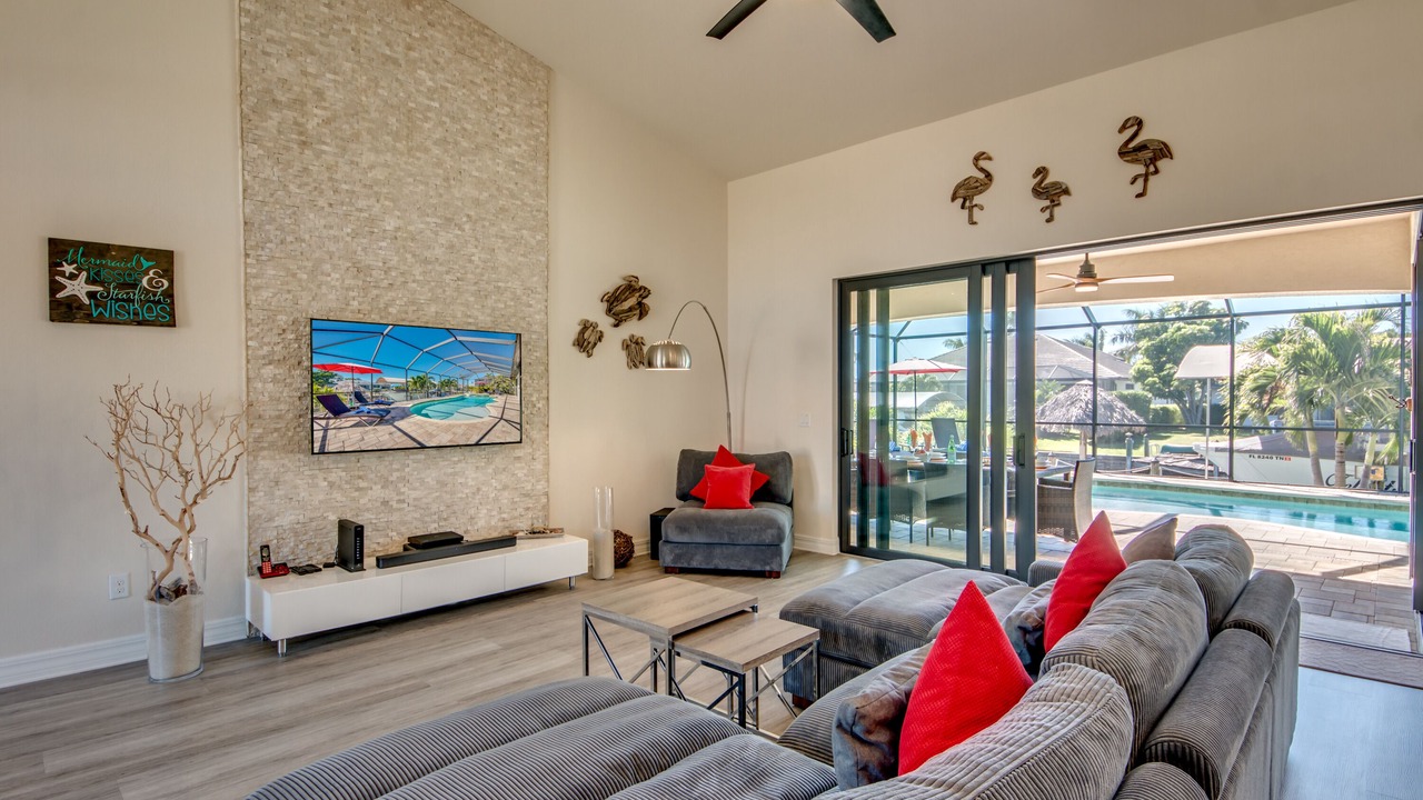 Photo of Livingroom in Yacht Club