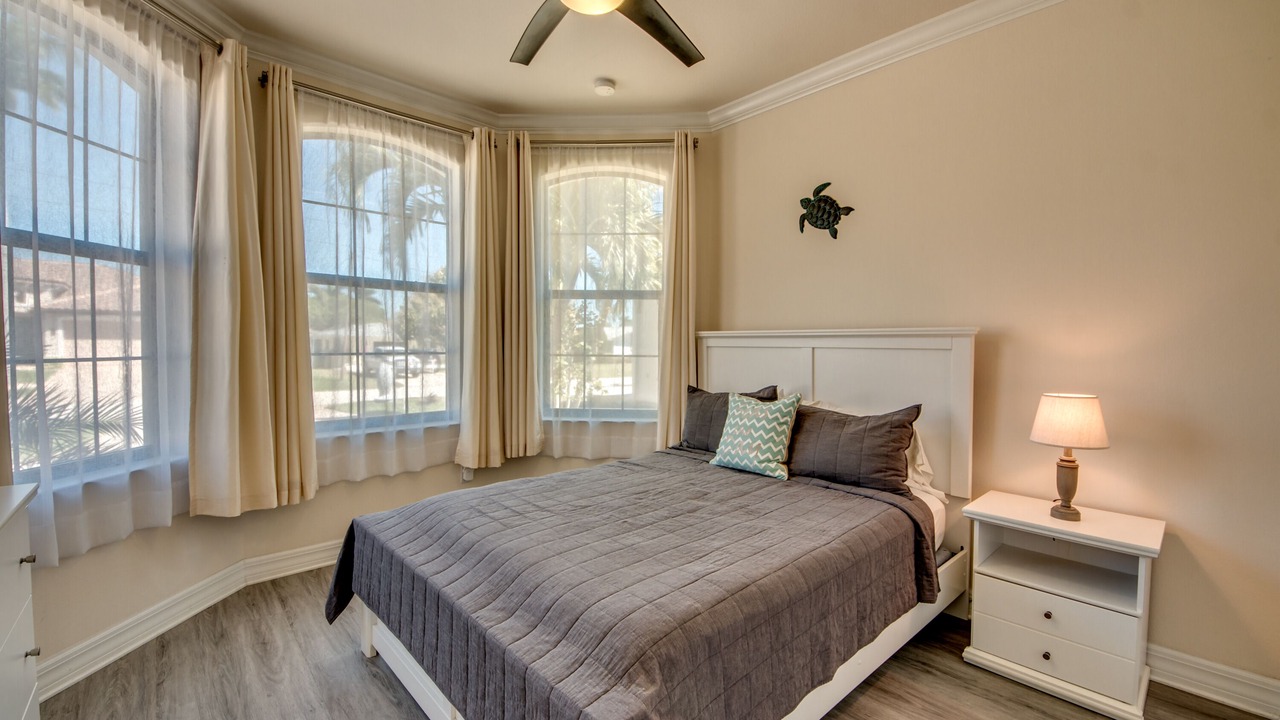Photo of Bedroom in Yacht Club