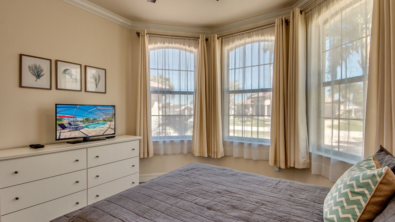 Photo of Bedroom in Yacht Club