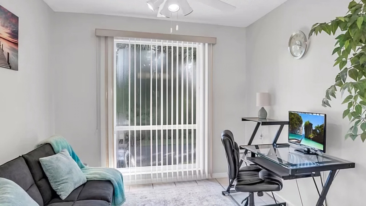 Photo of Livingroom in Imperial Golf Estates