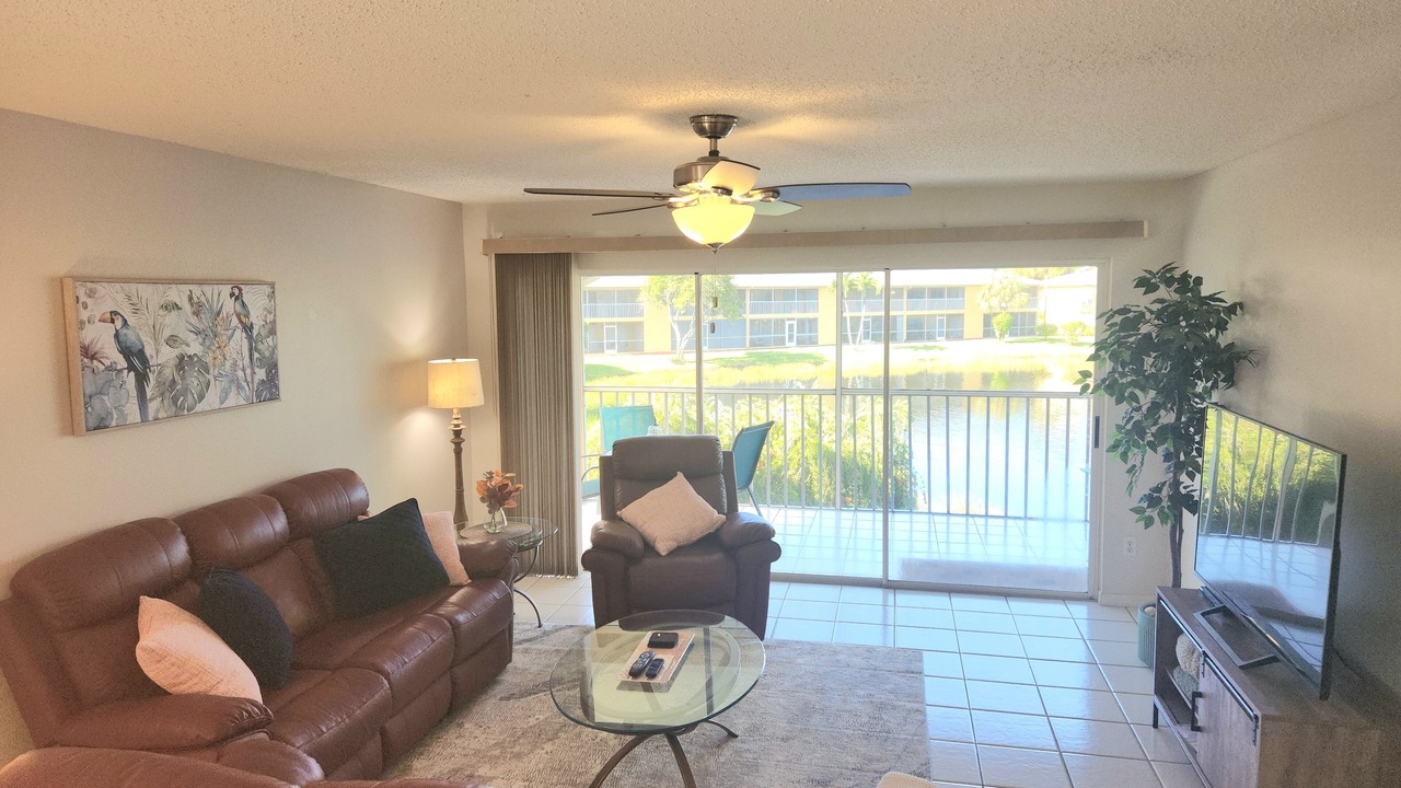 Photo of Livingroom in Imperial Golf Estates