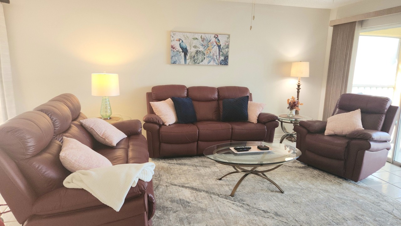 Photo of Livingroom in Imperial Golf Estates