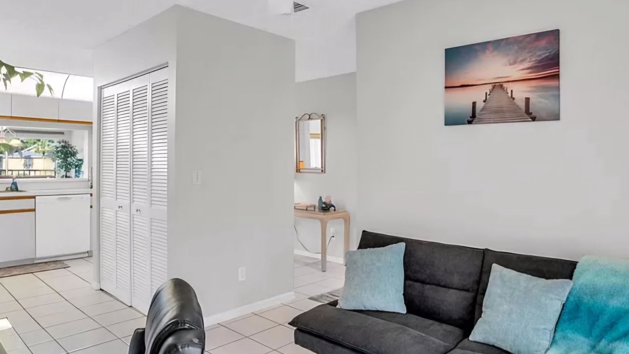Photo of Livingroom in Imperial Golf Estates