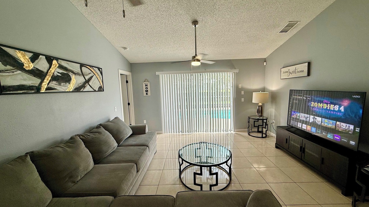 Photo of Livingroom in Loughman