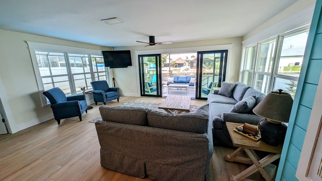 Photo of Livingroom in Saint James City