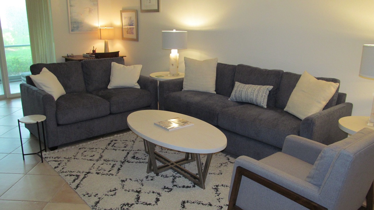 Photo of Livingroom in Pelican Bay