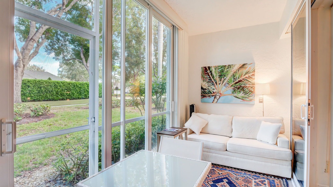 Photo of Livingroom in Pelican Bay
