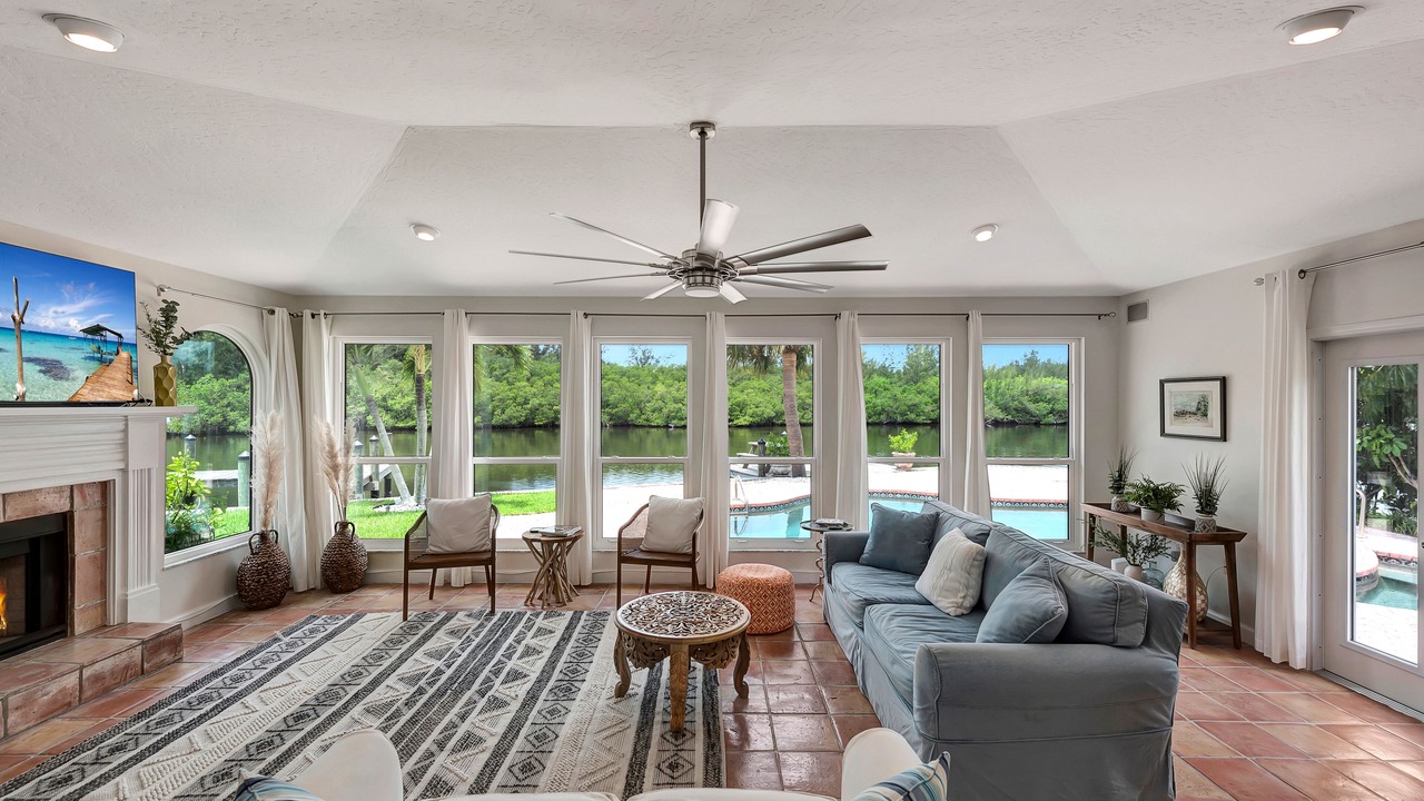 Photo of Livingroom in Central Beach