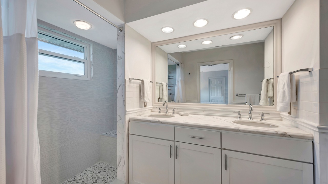 Photo of Bathroom in Central Beach
