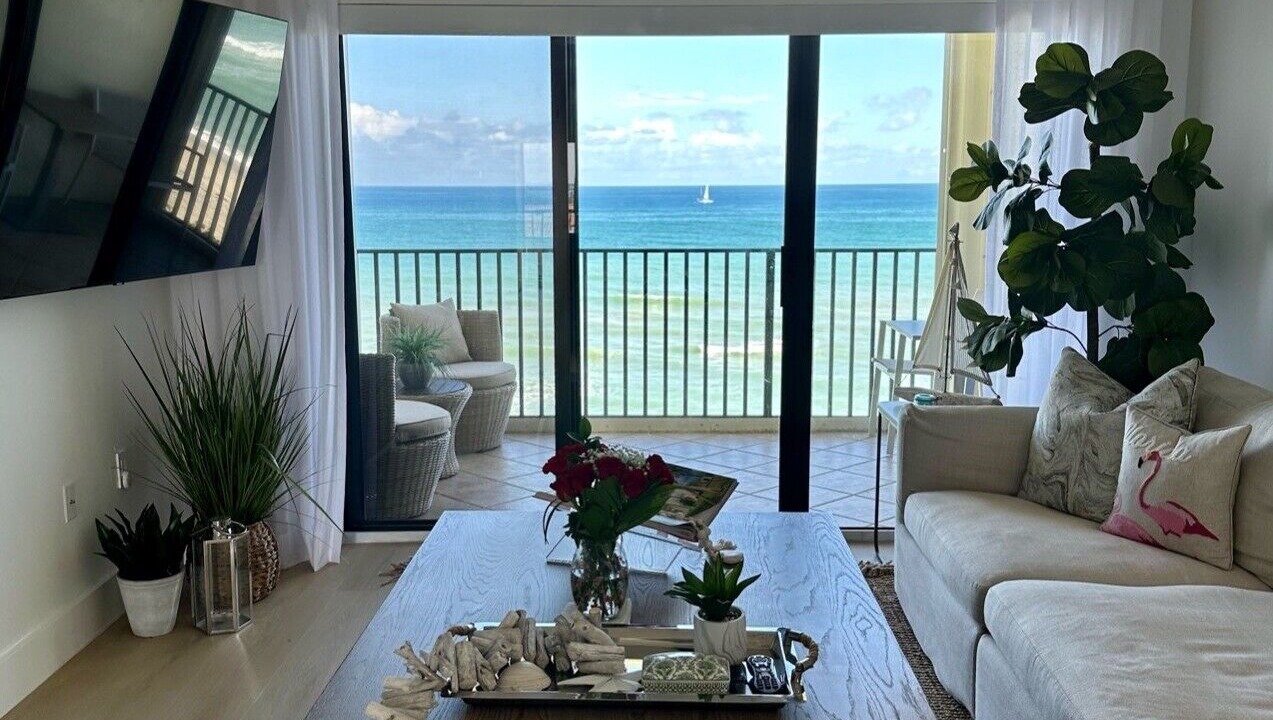 Photo of Livingroom in Hutchinson Island South