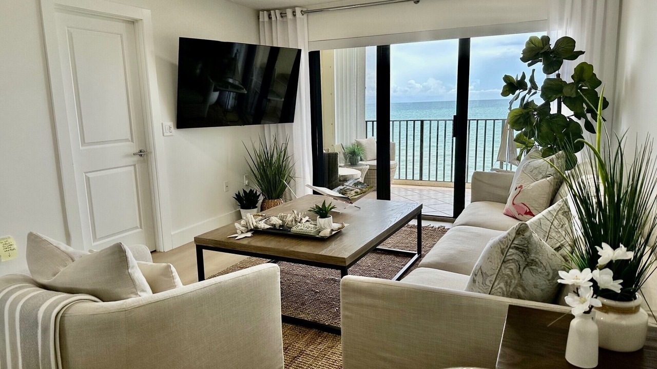 Photo of Livingroom in Hutchinson Island South
